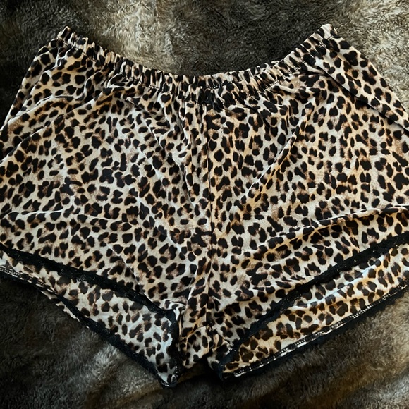 Three piece leopard print pj set- shorts, tank and housecoat. - Picture 4 of 5